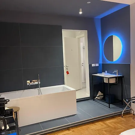 Carrara 24 4* 罗马