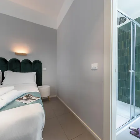 Carrara 24 4*