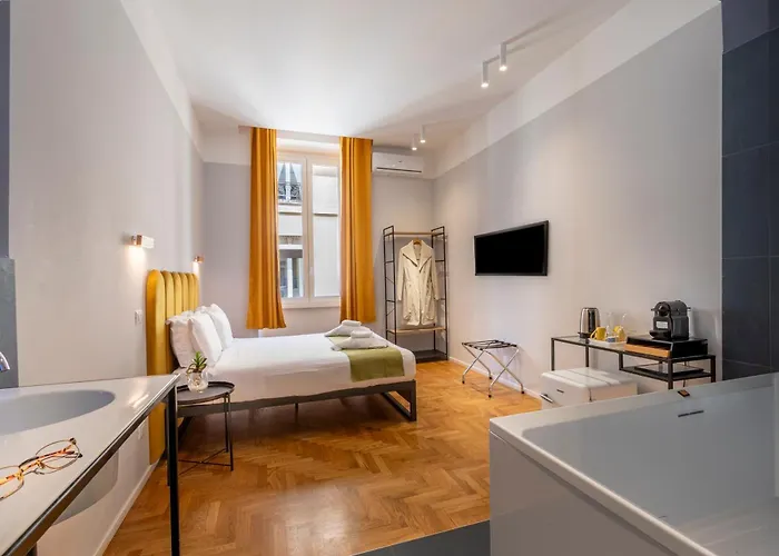 Carrara 24 Guest house