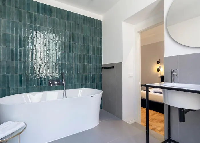 Carrara 24 Rome